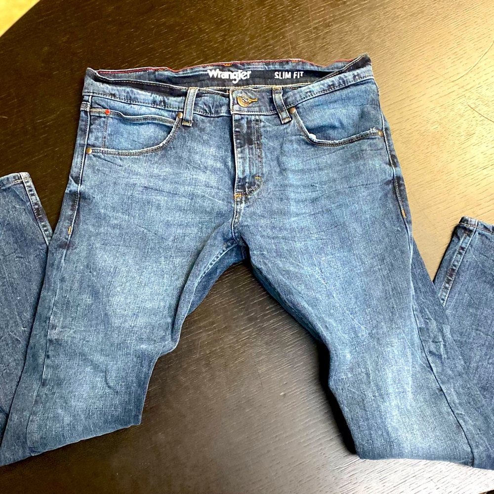 Men blue Jean in good condition. Slim fit